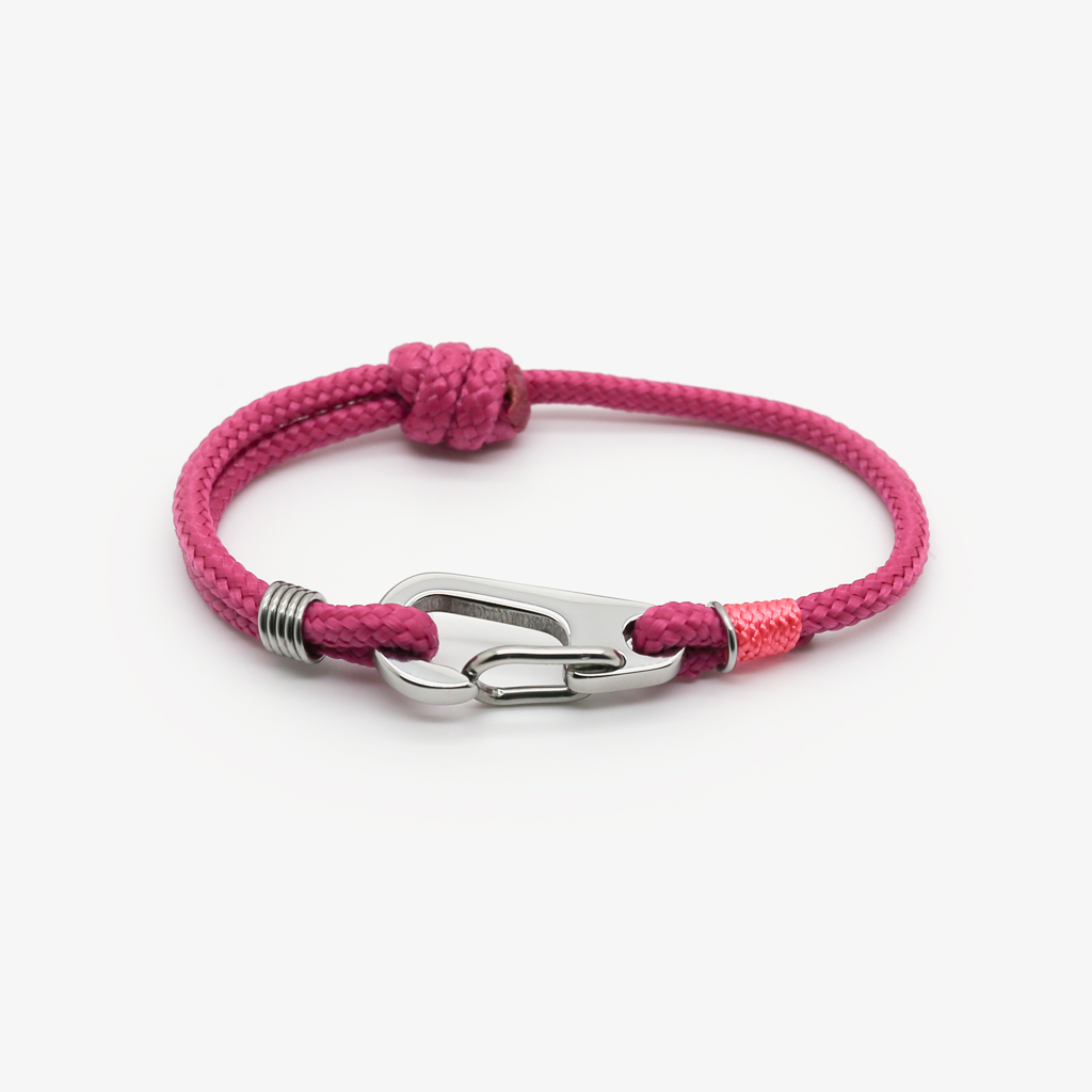 Bracelet Chamonix en mousqueton avec corde rose pour enfant – vue produit sur fond blanc – Monzémaré