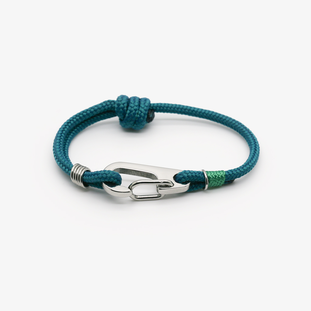 Bracelet Méribel en mousqueton avec corde verte pour enfant – vue produit sur fond blanc – Monzémaré